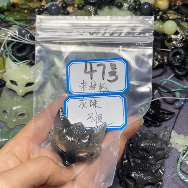 蛇纹石玉颈饰合金叛**幺