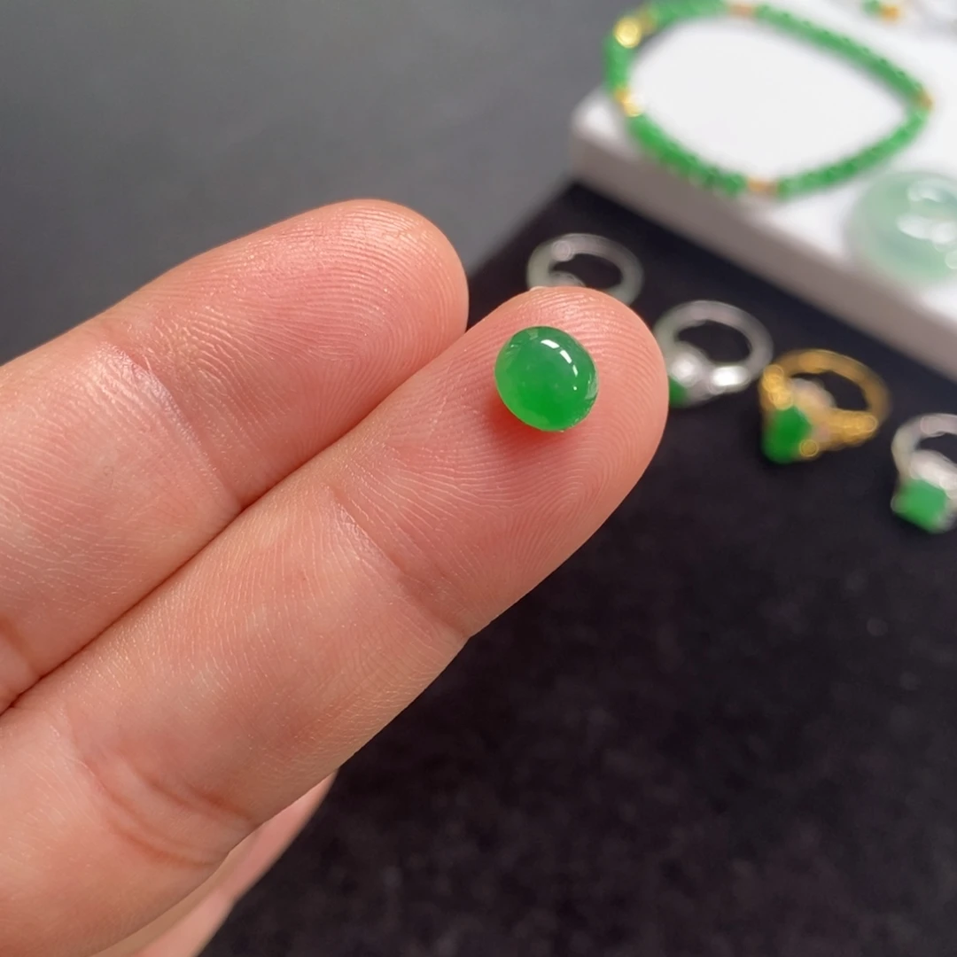 翡翠裸石阳绿蛋面