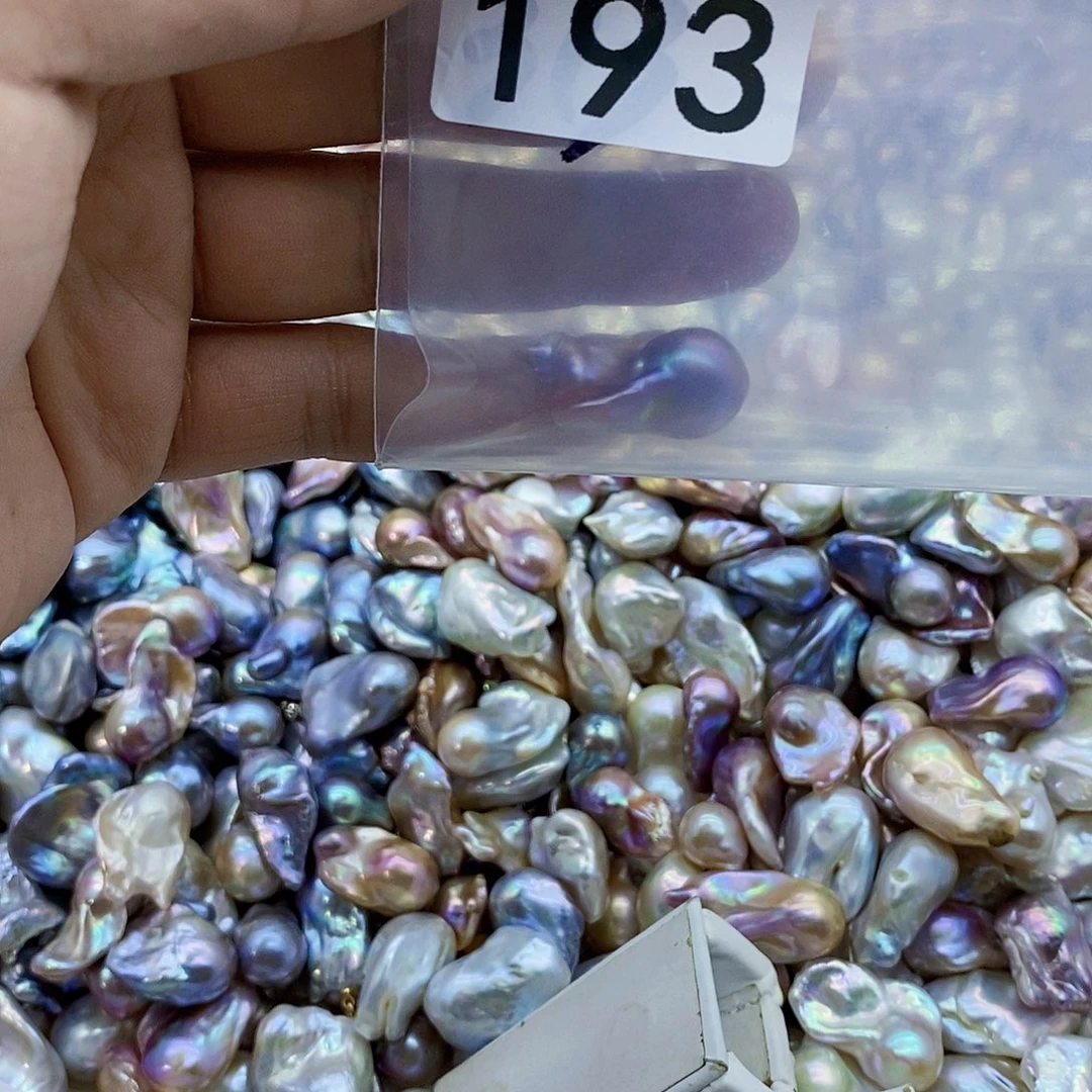 淡水珍珠合金颈饰希**王