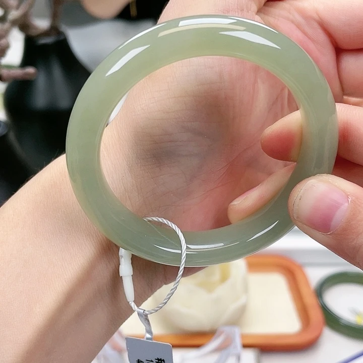 和田玉手镯54未镶嵌