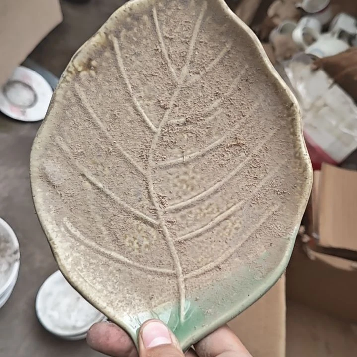 陶瓷盘子碗啥都有