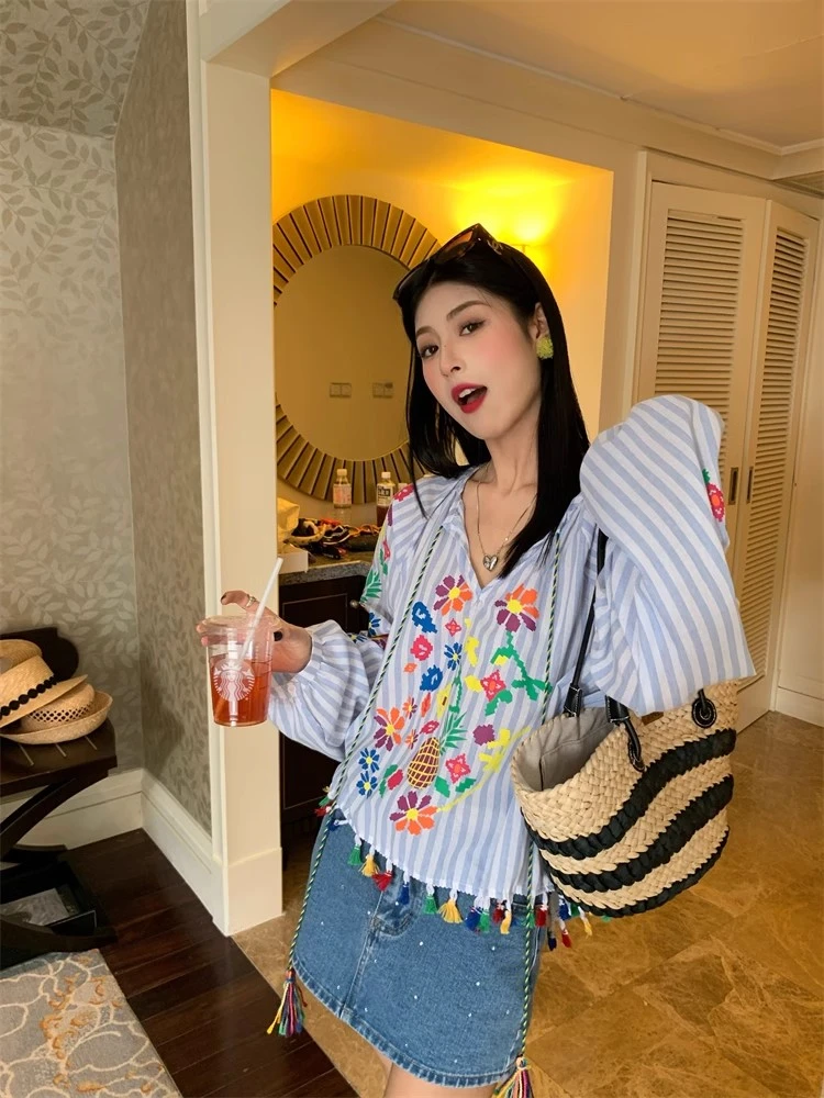 【蓝韵花漾】今年流行的衬衫女蓝色条纹花朵印花夏季上衣长袖v领