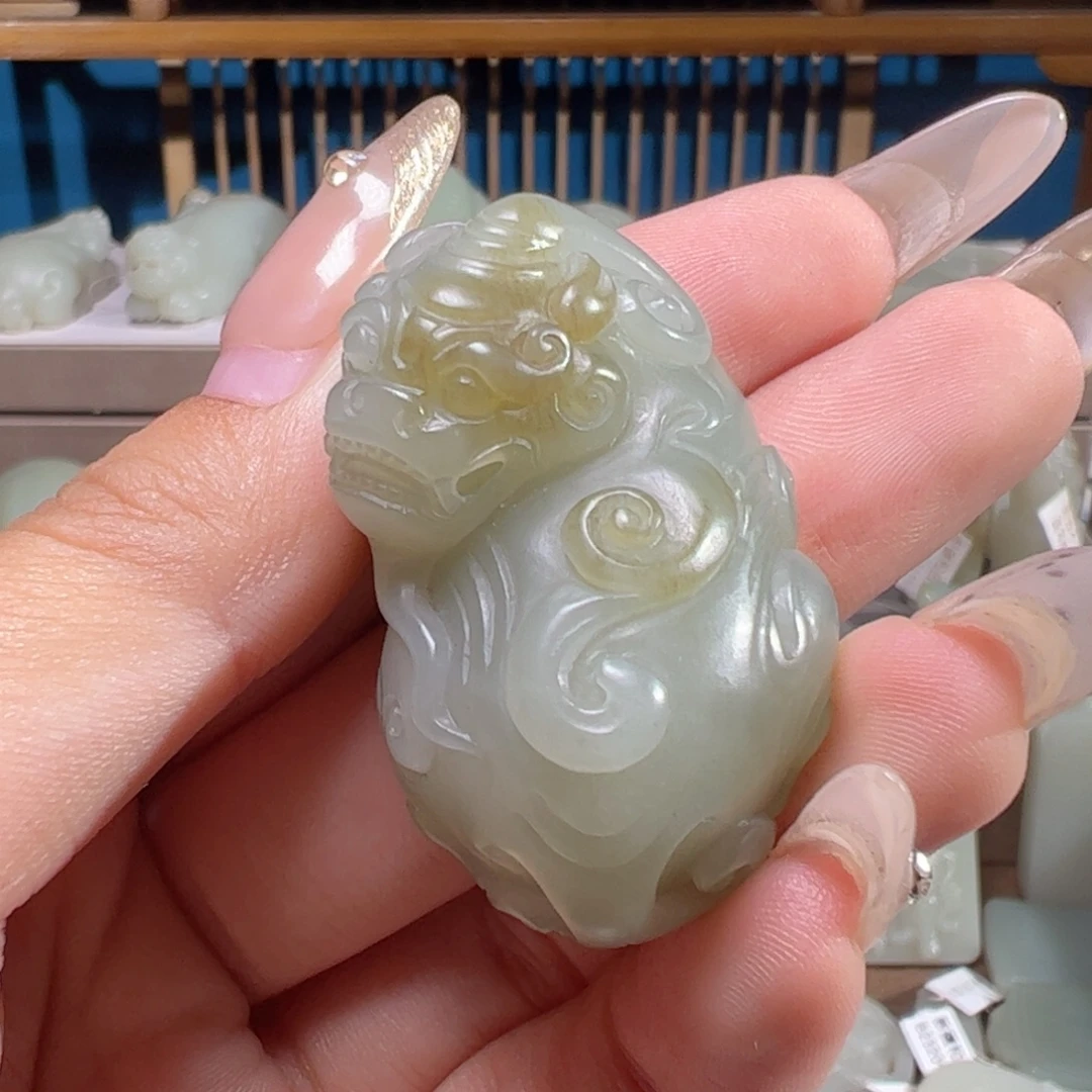 颈饰未镶嵌和田玉（糖玉）
