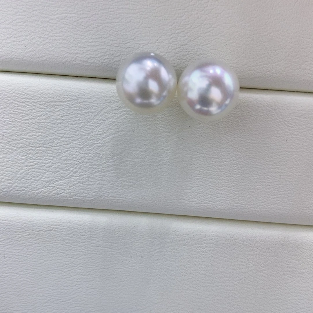 18K金镶嵌海水珍珠耳饰