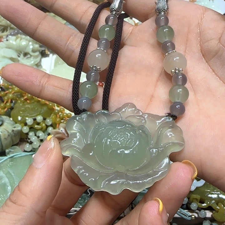 蛇纹石玉未镶嵌吊坠