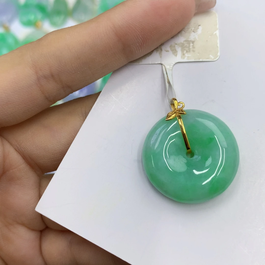 翡翠18K金镶嵌颈饰翡翠