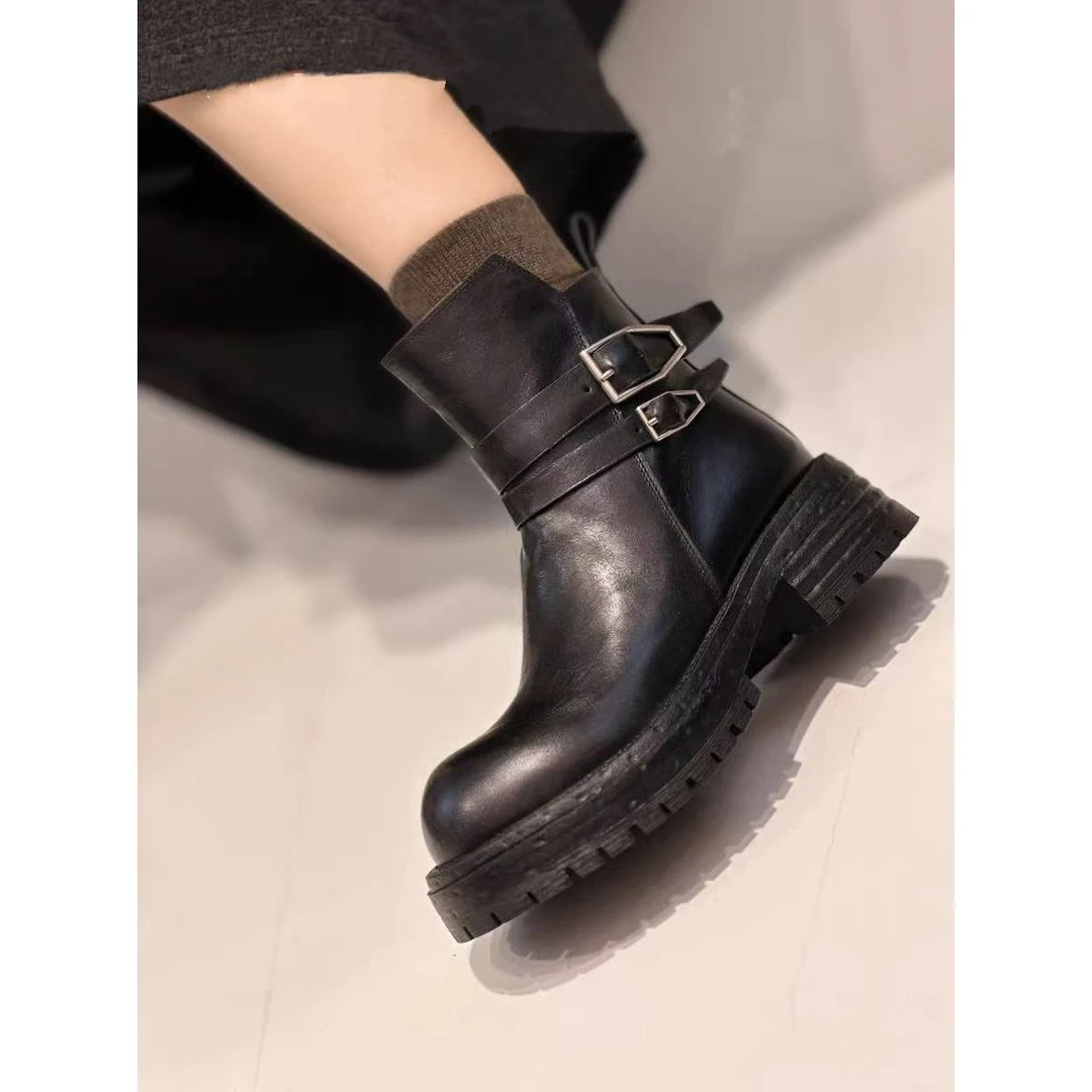 C2105  黑色  时尚粗跟圆头舒适粗跟中筒靴 马丁靴