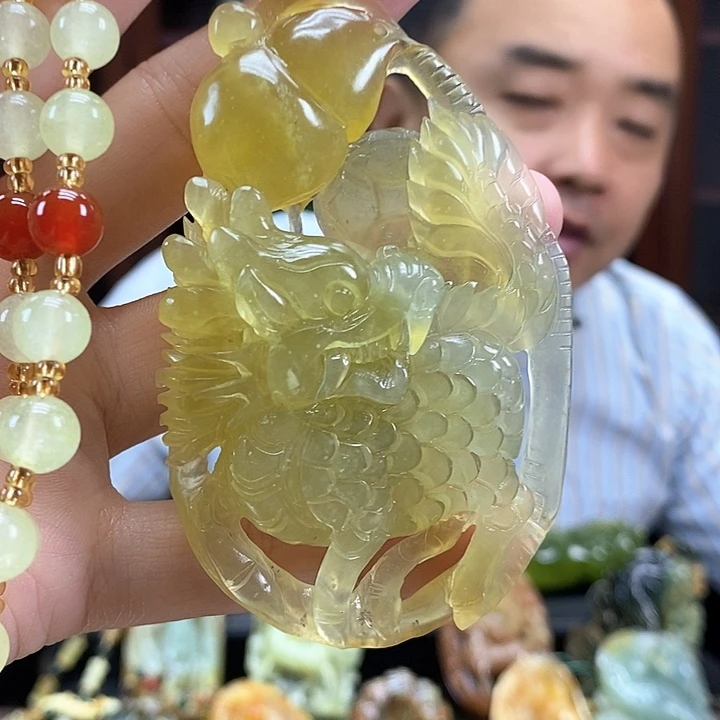 蛇纹石玉未镶嵌颈饰