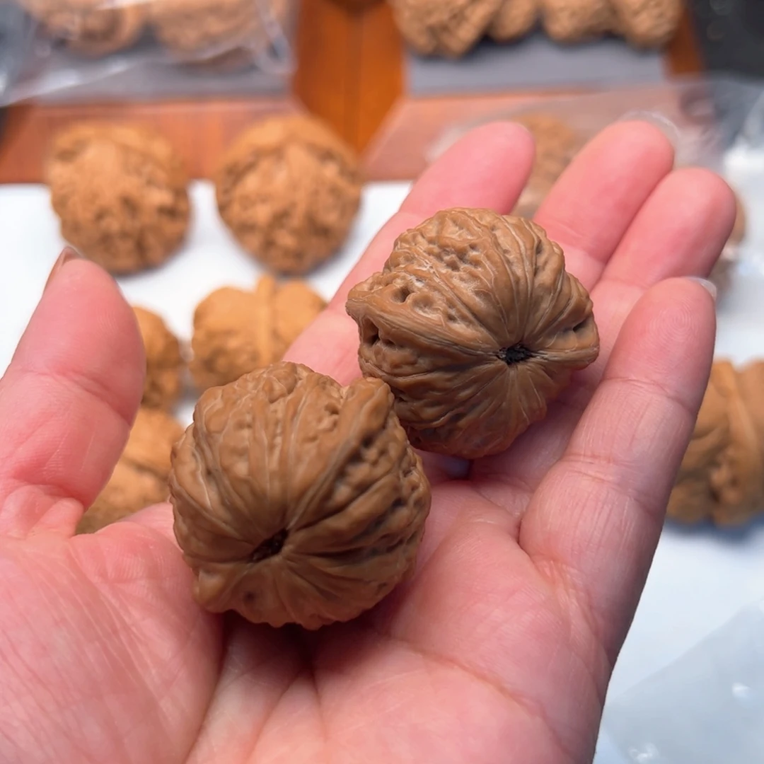 文玩核桃把件铁锤红