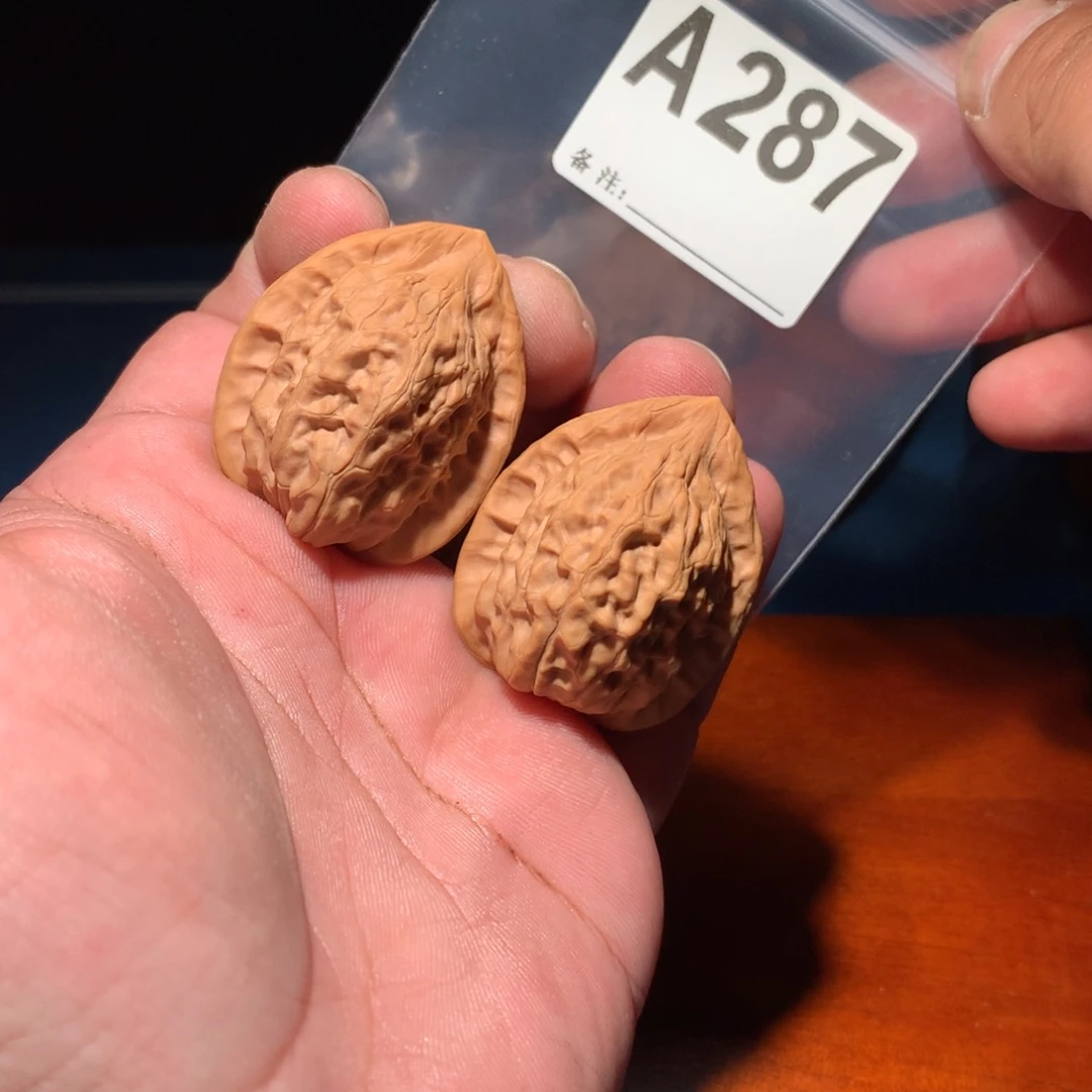 文玩核桃吊坠小龙女 287