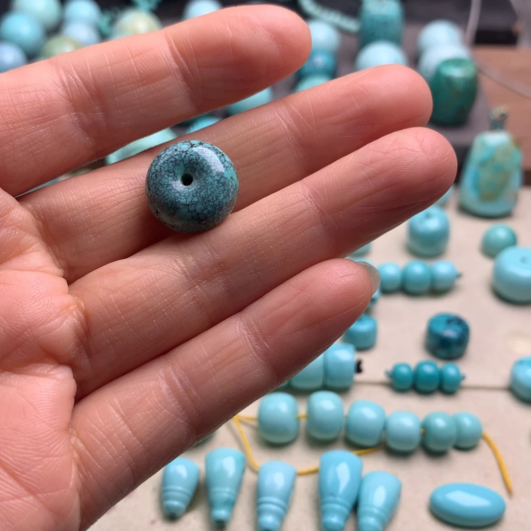 绿松石未镶嵌颈饰