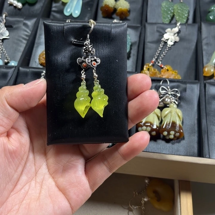 蛇纹石玉耳饰未镶嵌