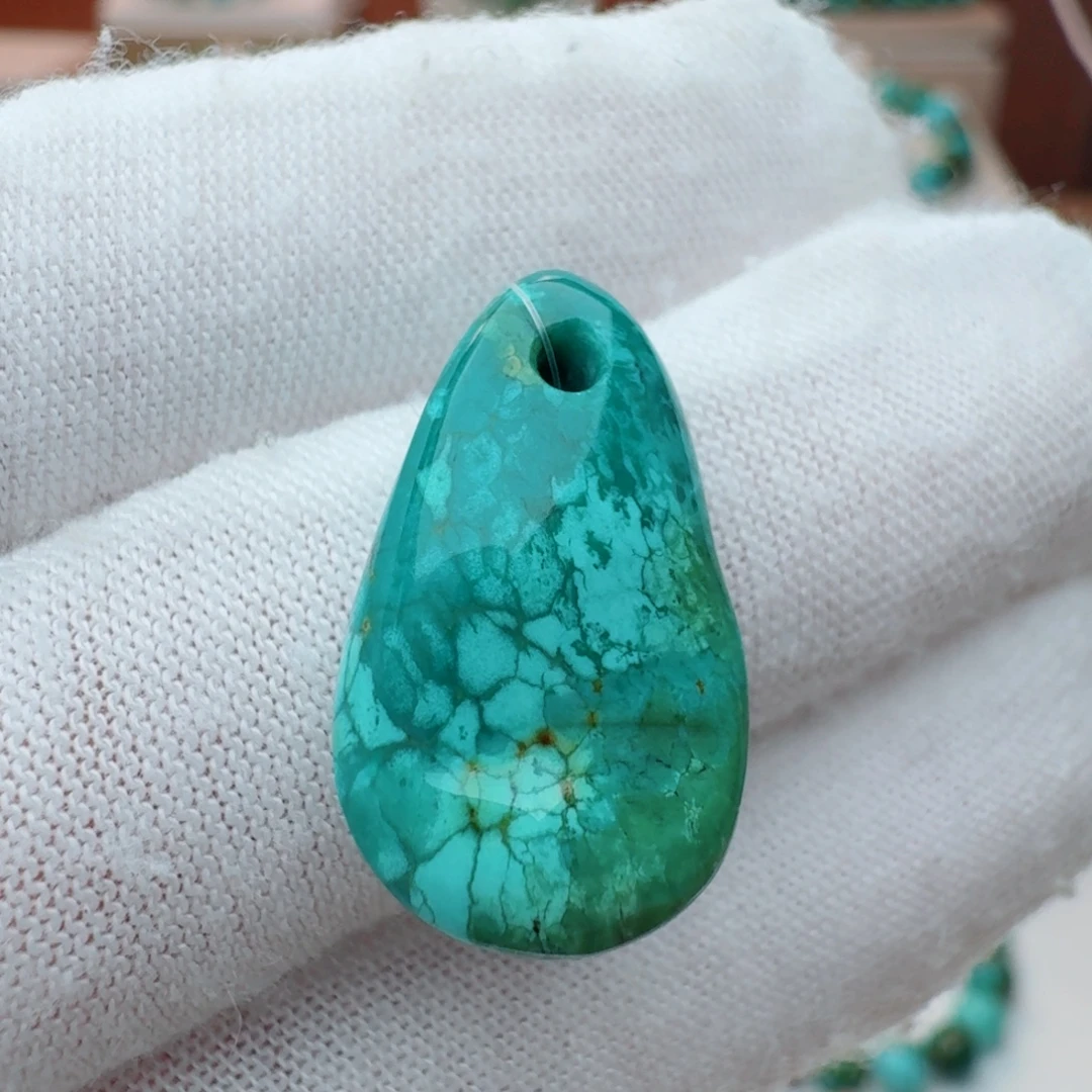 绿松石未镶嵌颈饰