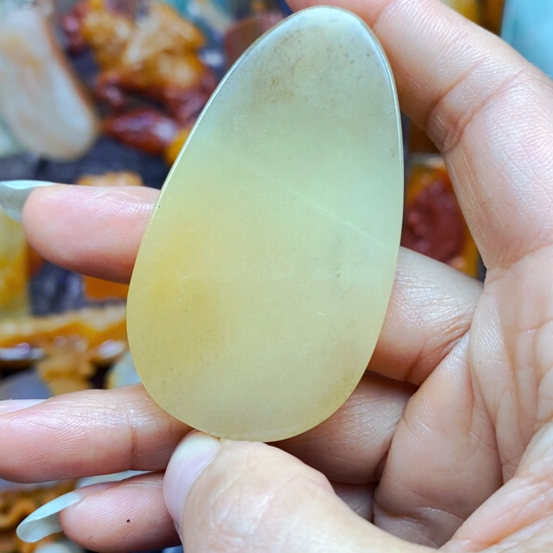 石英质玉（黄龙玉）未镶嵌颈饰