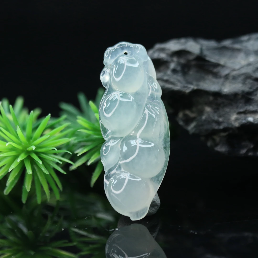 FC8天然缅甸翡翠A货冰豆子吊坠/900044/保利厦门拍卖