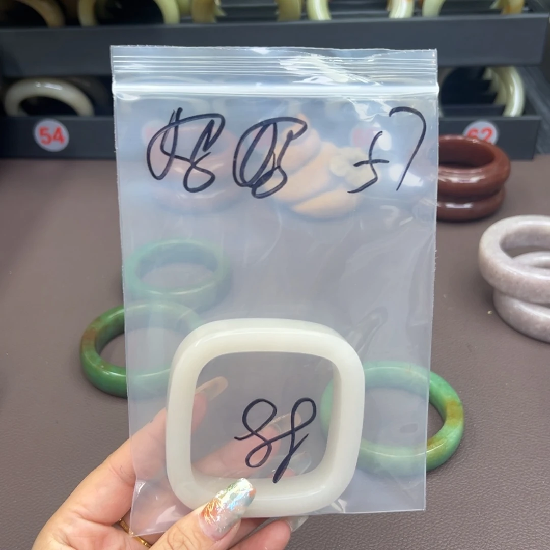 石英质玉手镯未镶嵌奥**妈