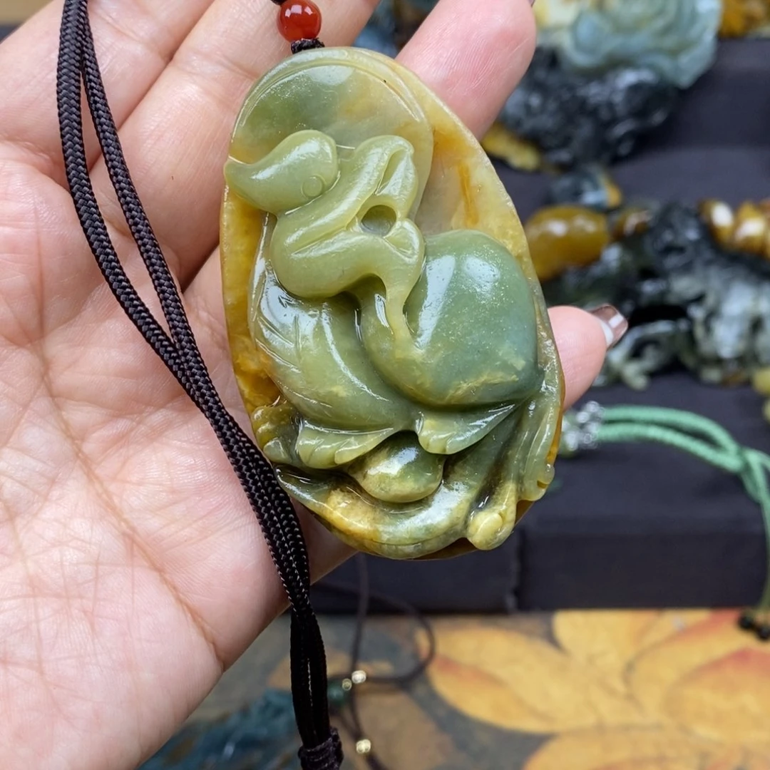 蛇纹石玉颈饰未镶嵌微瑕