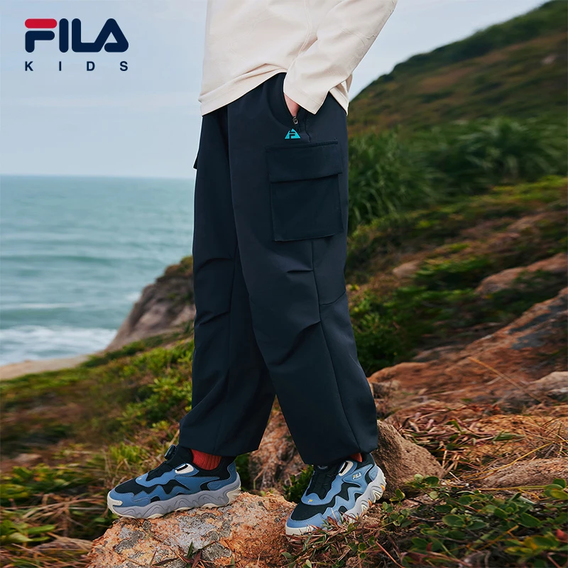 【斐乐儿童】宽松男士户外运动裤宝宝卫裤2025年春季中大童梭织长裤