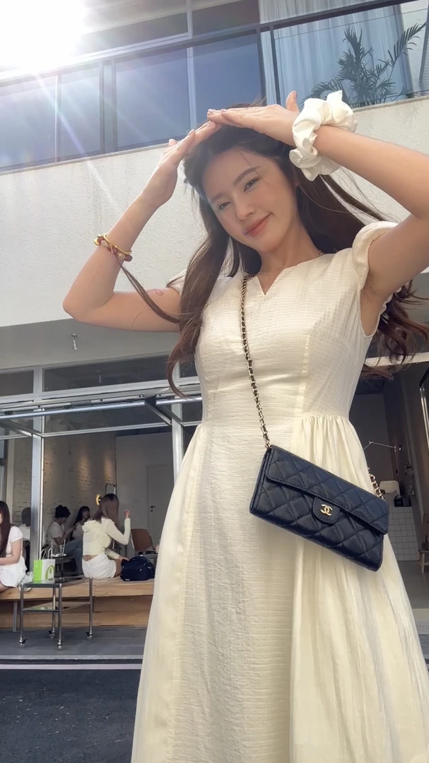 【花花】温柔流光~显白韩系气质显瘦V领收腰长裙连衣裙