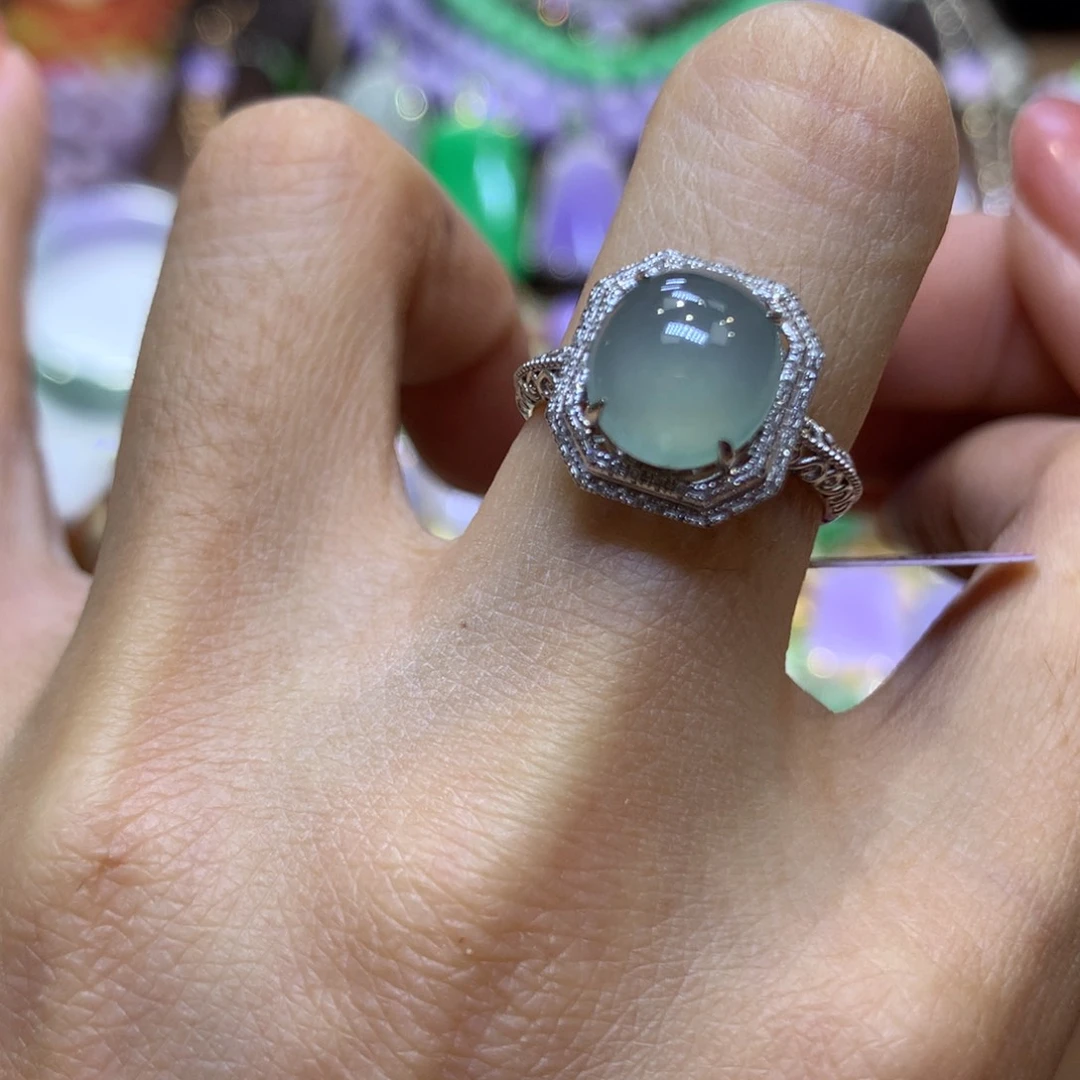 颈饰18K金镶嵌翡翠