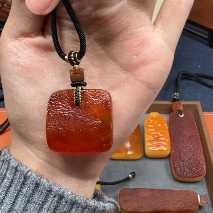 蜜蜡未镶嵌吊坠(赠链)