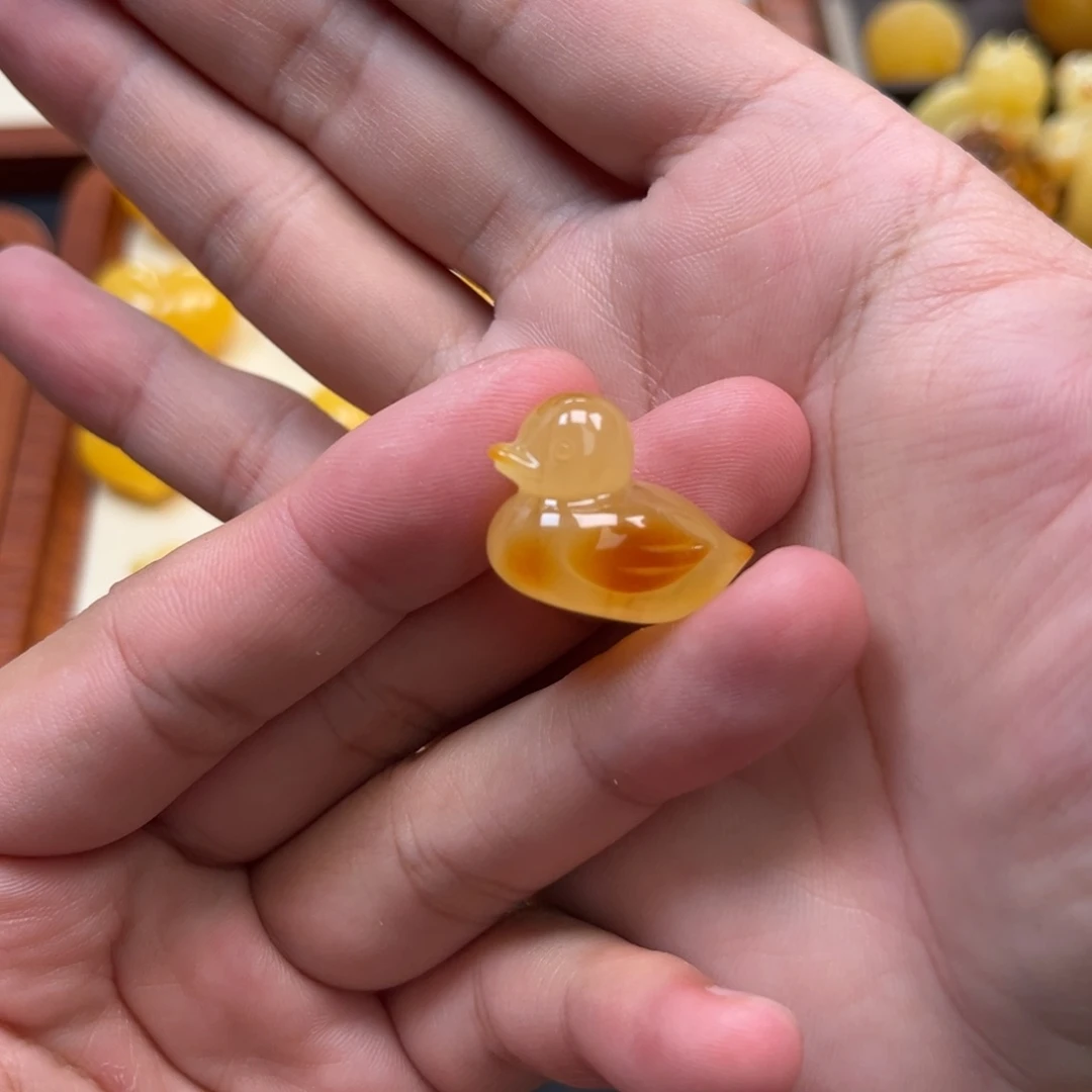 未镶嵌琥珀珠宝奇石