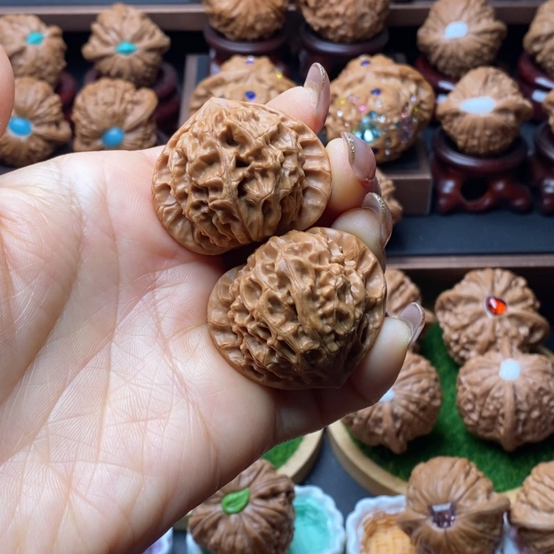 文玩核桃吊坠平谷桃心