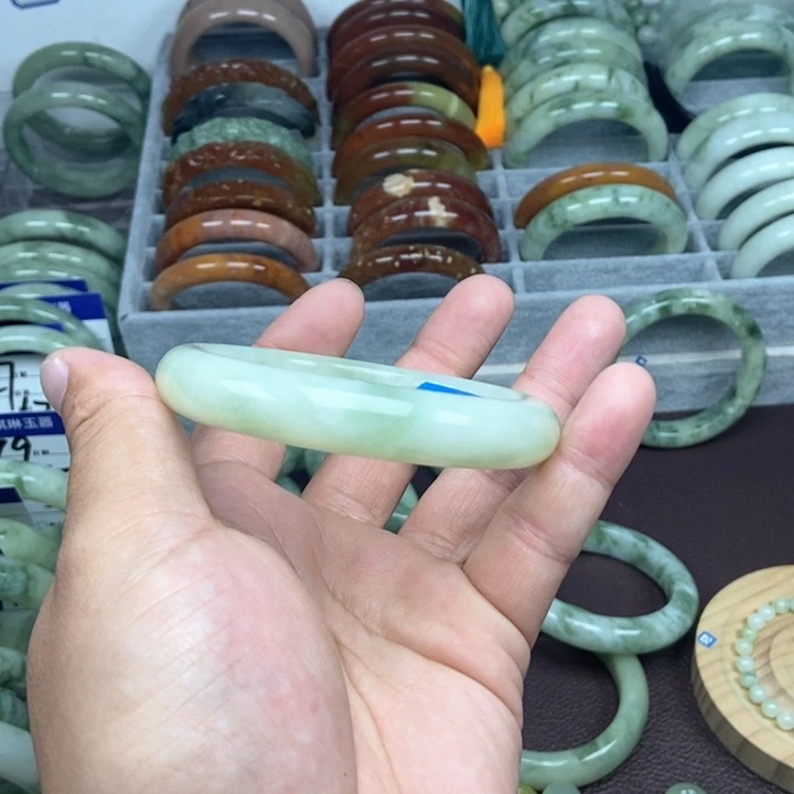 蛇纹石玉手镯未镶嵌英