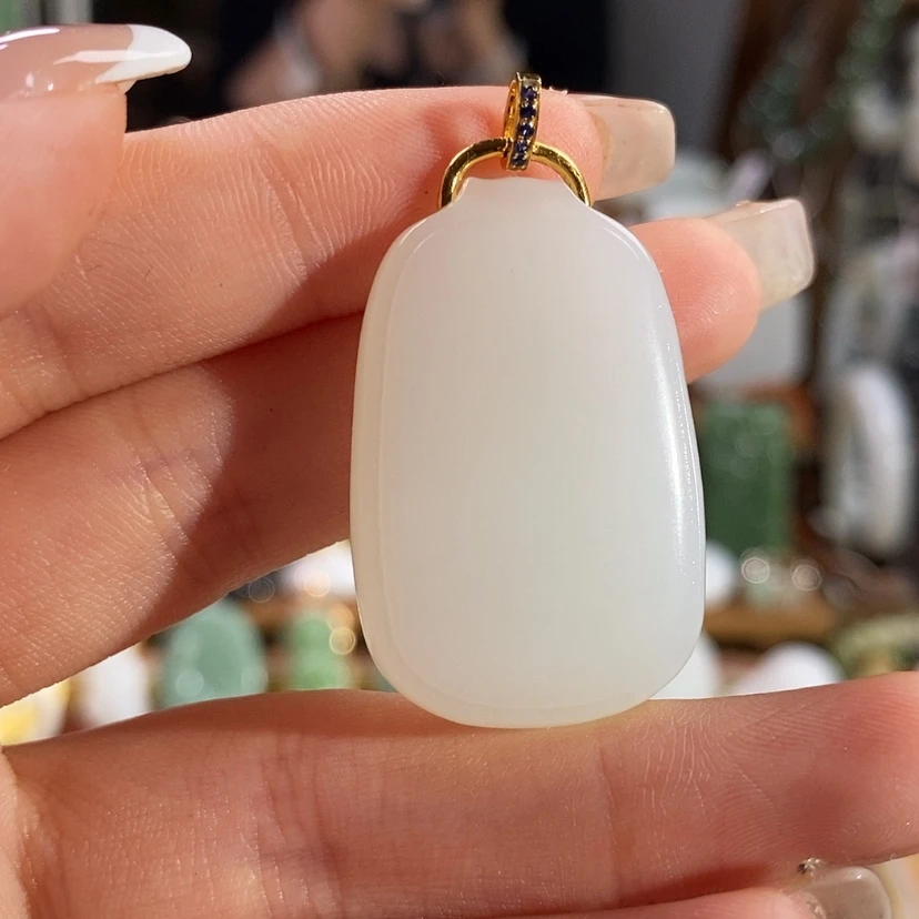 【闪购商品】吊坠(赠链)18K金镶嵌和田玉