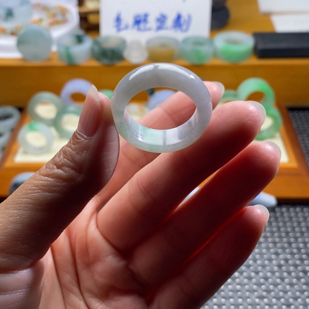 绅***度翡翠未镶嵌戒指戒指