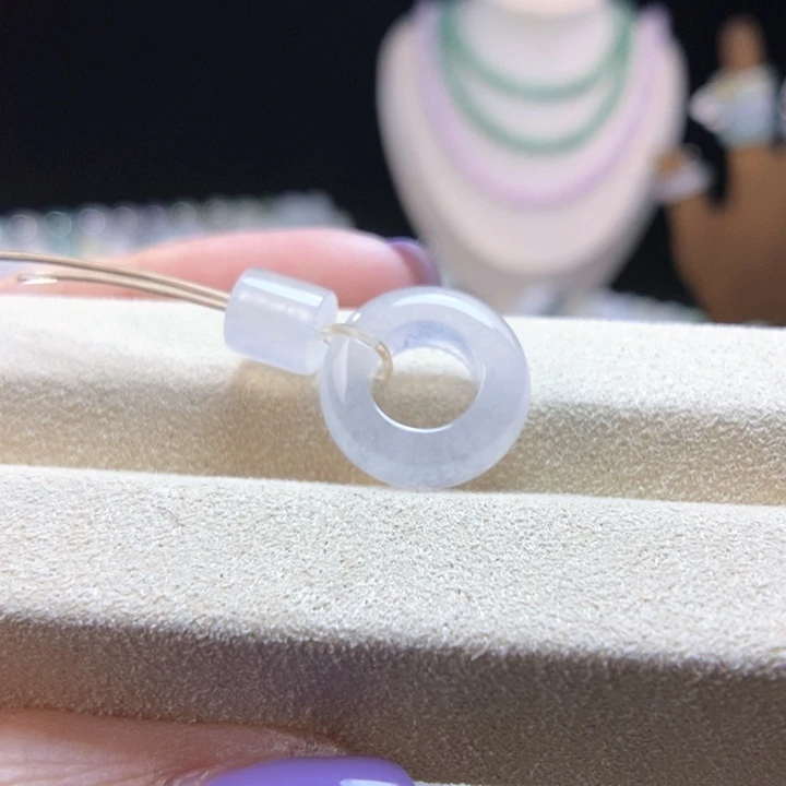 翡翠未镶嵌颈饰白冰