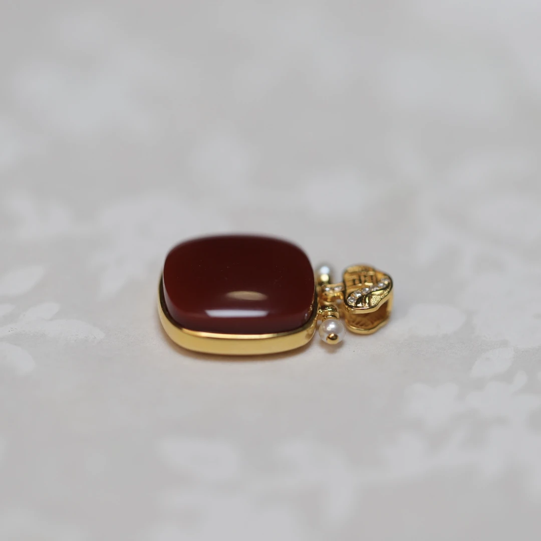 苏玉堂南红方糖吊坠18K金镶嵌原矿