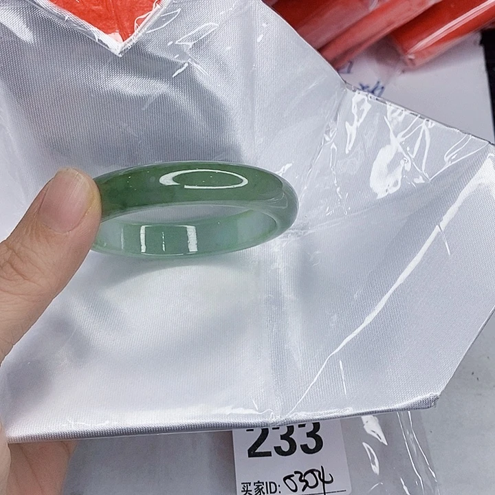 翡翠未镶嵌手镯一图一物实物为准（微瑕处理）