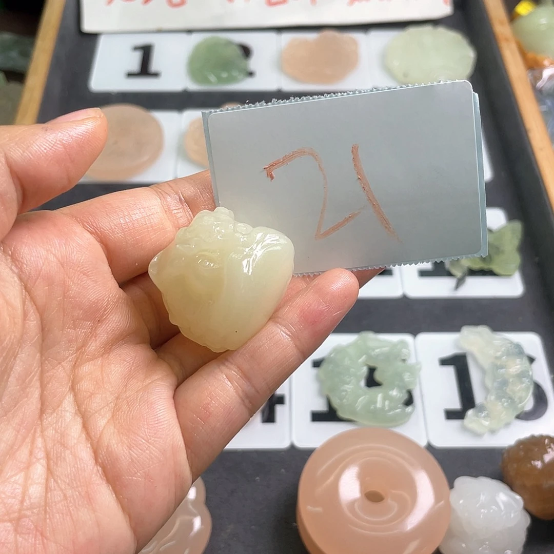 蛇纹石玉未镶嵌颈饰守*生21