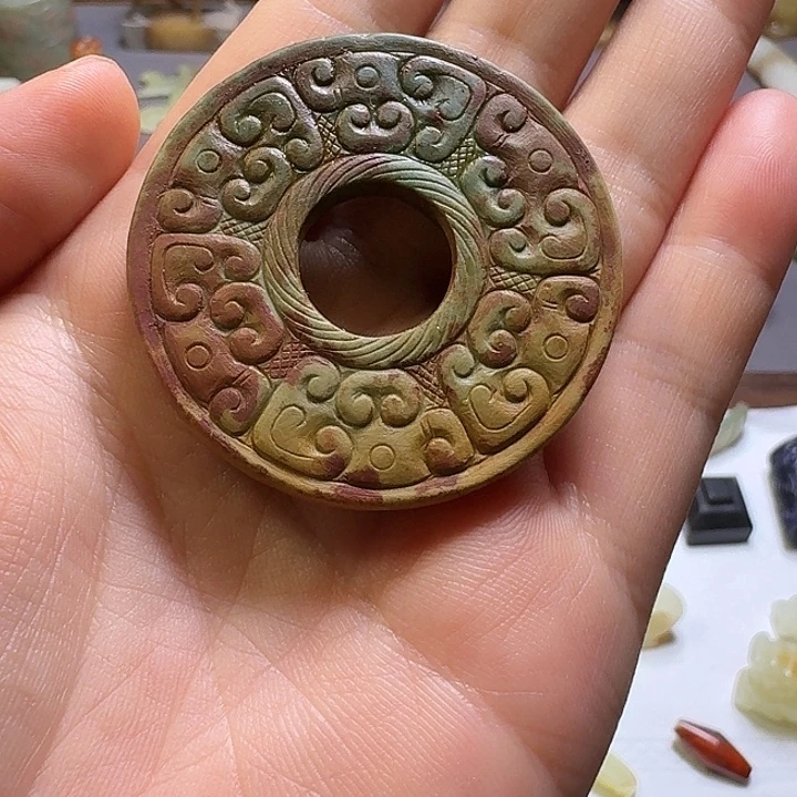 伟***凡颈饰未镶嵌和田玉（糖玉）