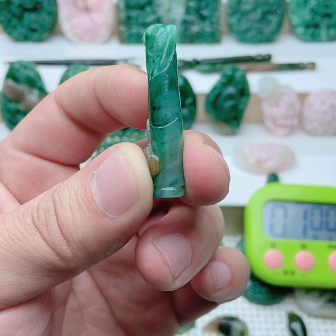 独山玉挂件未镶嵌两**苏