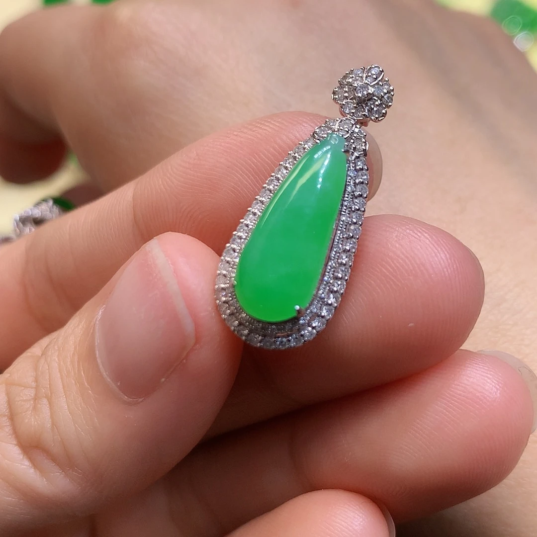 翡翠吊坠(不含链)18K金镶嵌