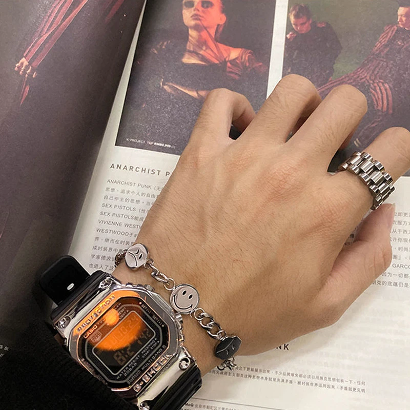 潮牌表情笑脸手链潮人街头男女嘻哈蹦迪手环时尚百搭手镯钛钢饰品