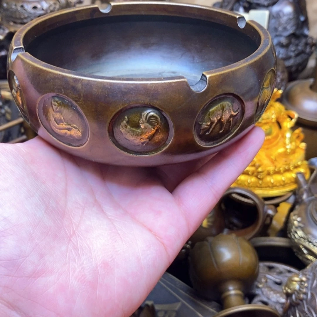 铜器摆件做工精良