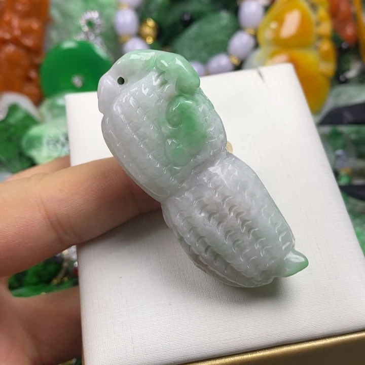 翡翠未镶嵌吊坠(赠链)