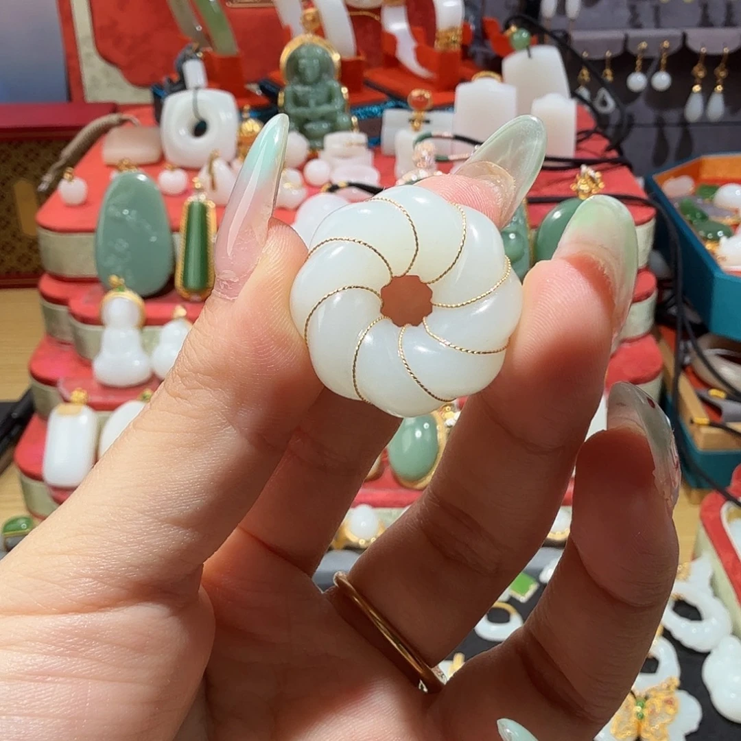 和田玉18K金镶嵌颈饰