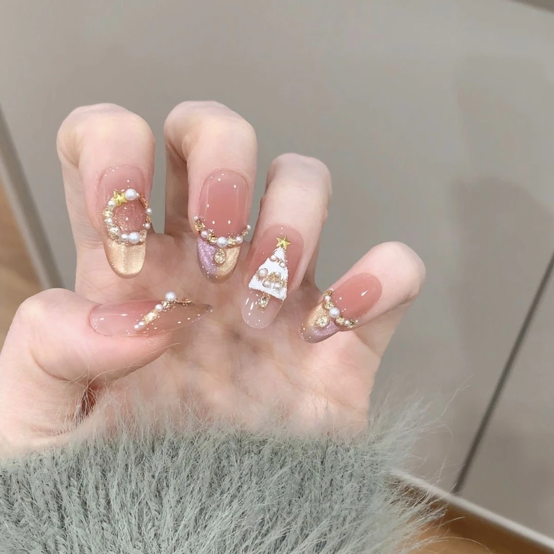 圣诞美甲纯手工穿戴甲秋冬显白爆闪镶钻中长款猫眼高级珍珠美甲