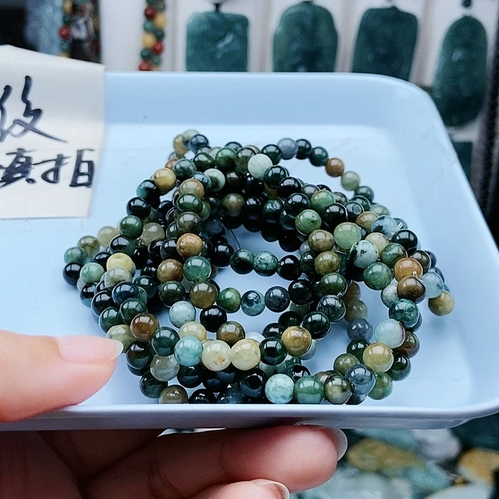 颈饰足铂镶嵌翡翠翡翠