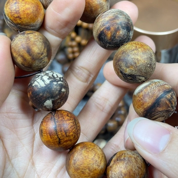 贡木把件瑕疵龙鳞