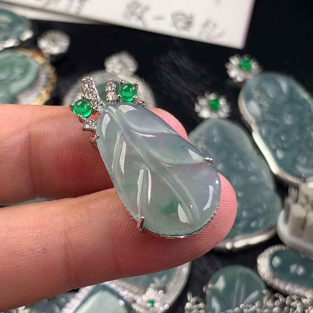 翡翠未镶嵌颈饰大芭蕉叶