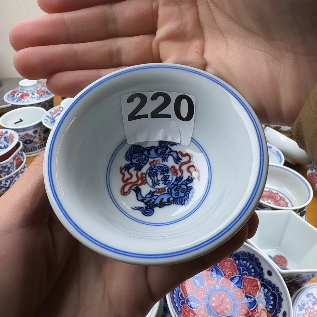 風***.青花釉里红压手杯