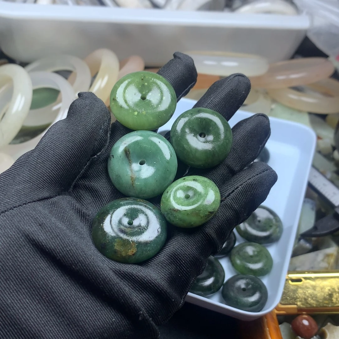 和田玉未镶嵌和田玉边角料秋*