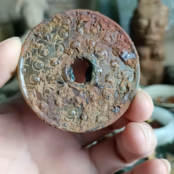 盘生坑玉壁，玉质温润