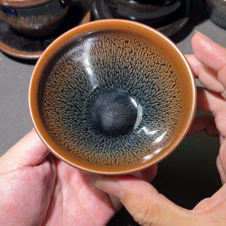 茶盏这个人就是他本人吗