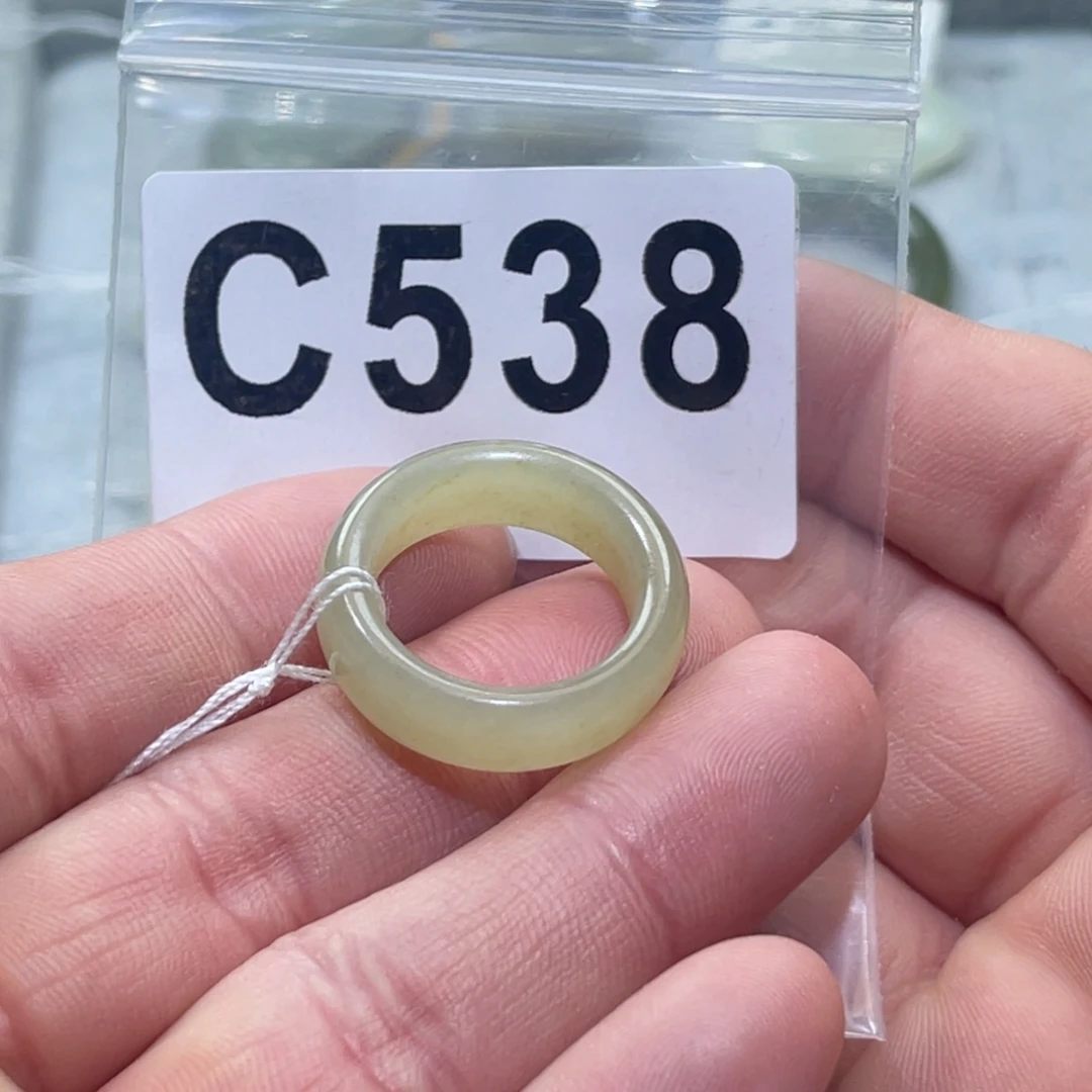 来***军和田玉未镶嵌颈饰